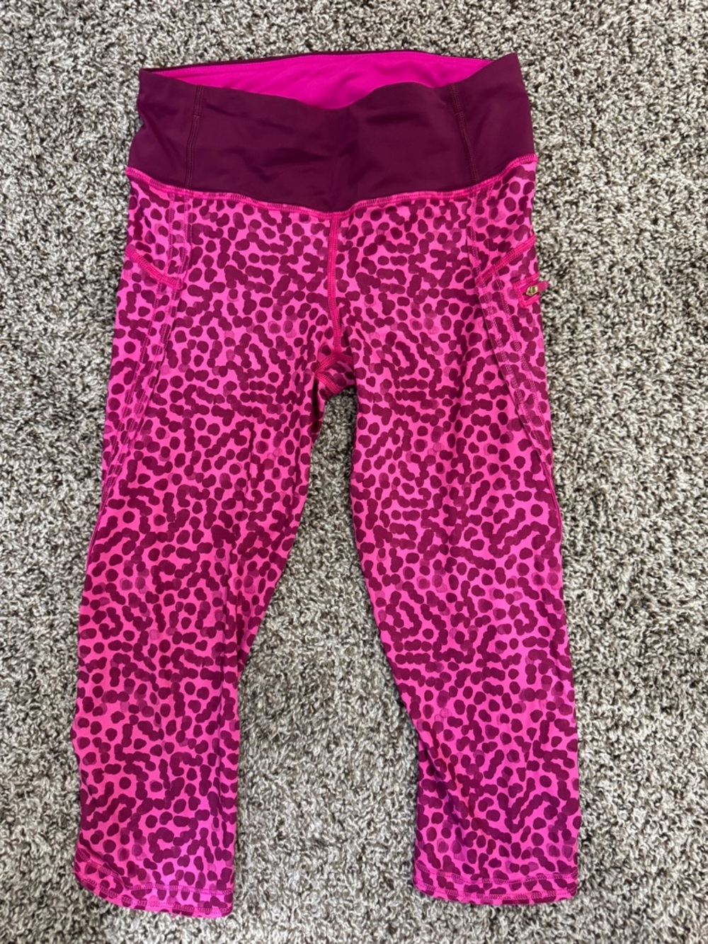 Lululemon Crop Pink Cheetah Leggings.Size4.